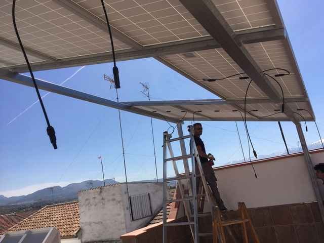Cargador eléctrico en comunidad de vecinos Granada