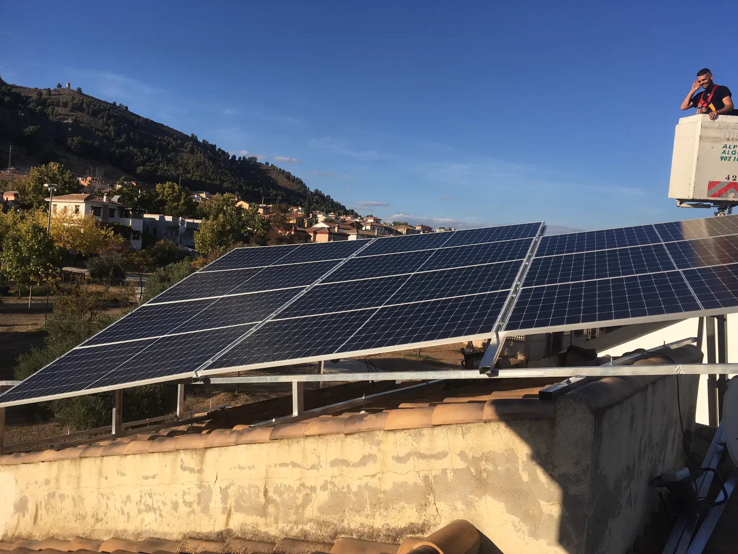 Autoconsumo de 6 kW con estructura de hierro galvanizado realizado por Greenvoltio en El Torreón, Albolote