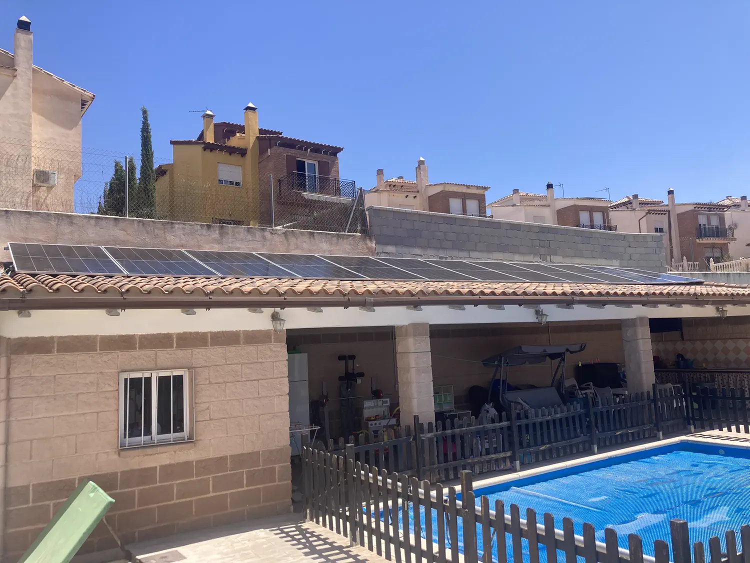 Vivienda con instalación de autoconsumo de 6 kW en Granada