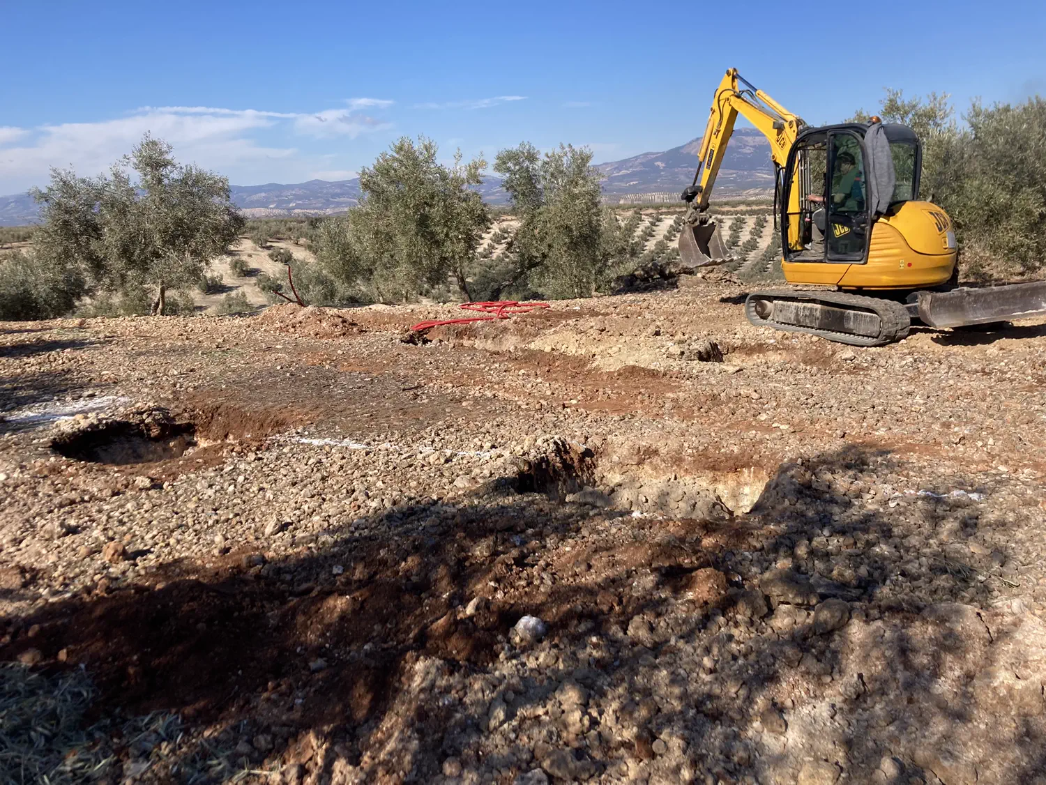 Instalación de bombeo solar para riego de olivos en la provincia de Granada
