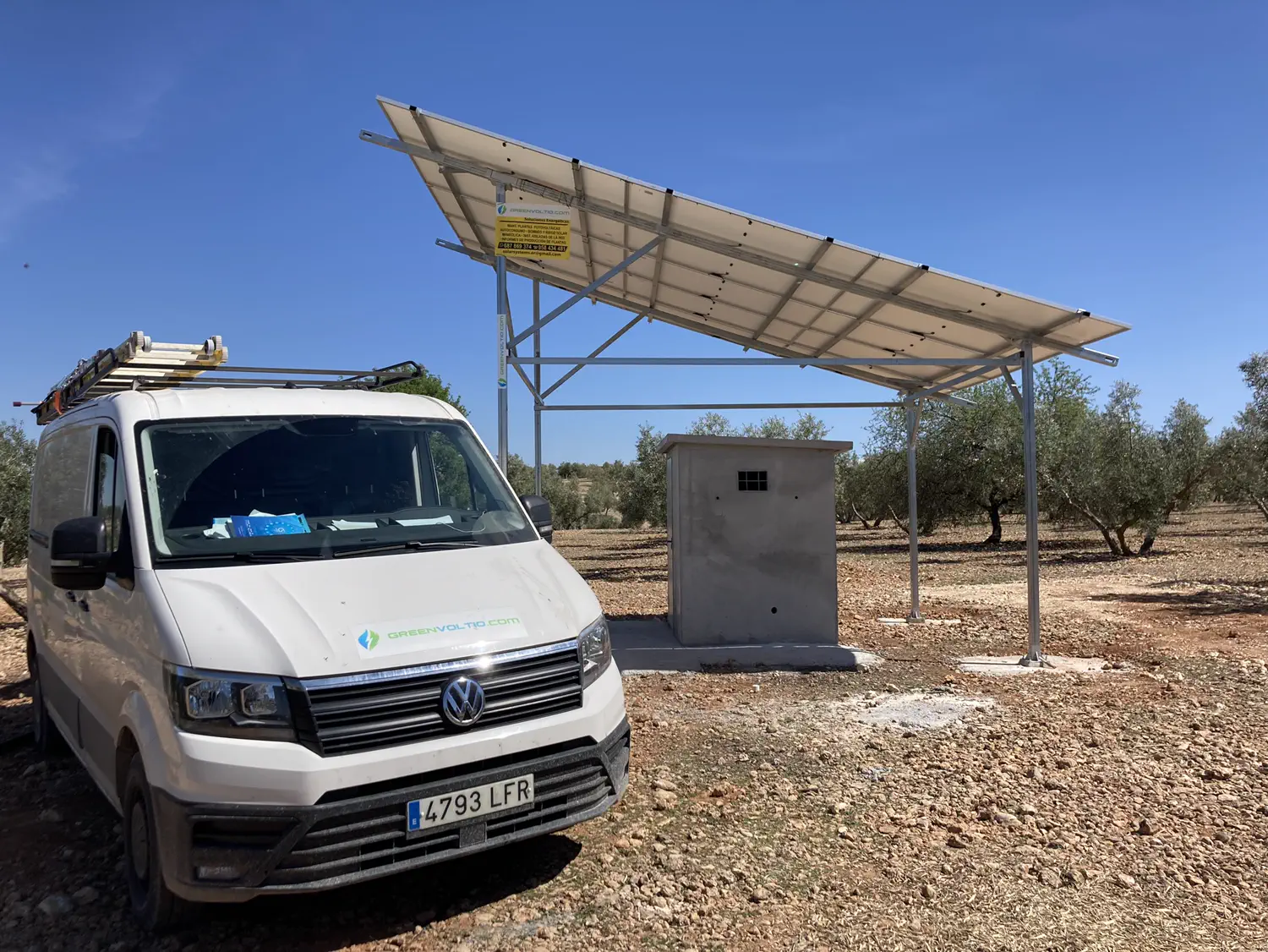 Bombeo solar para riego de olivos realizado por Greenvoltio en Fuensanta, Granada