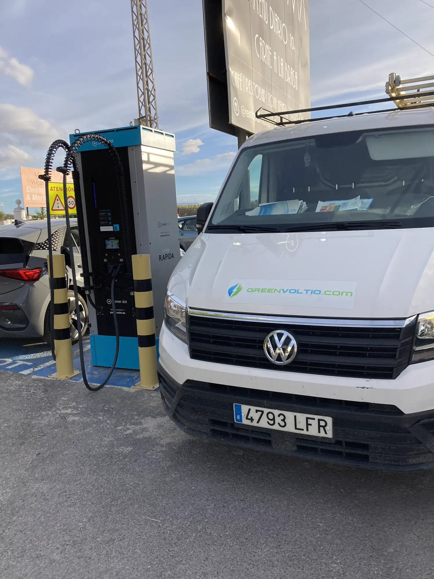 Cargador de 50 kW en el Restaurante Moma realizado por Greenvoltio en Atarfe, Granada