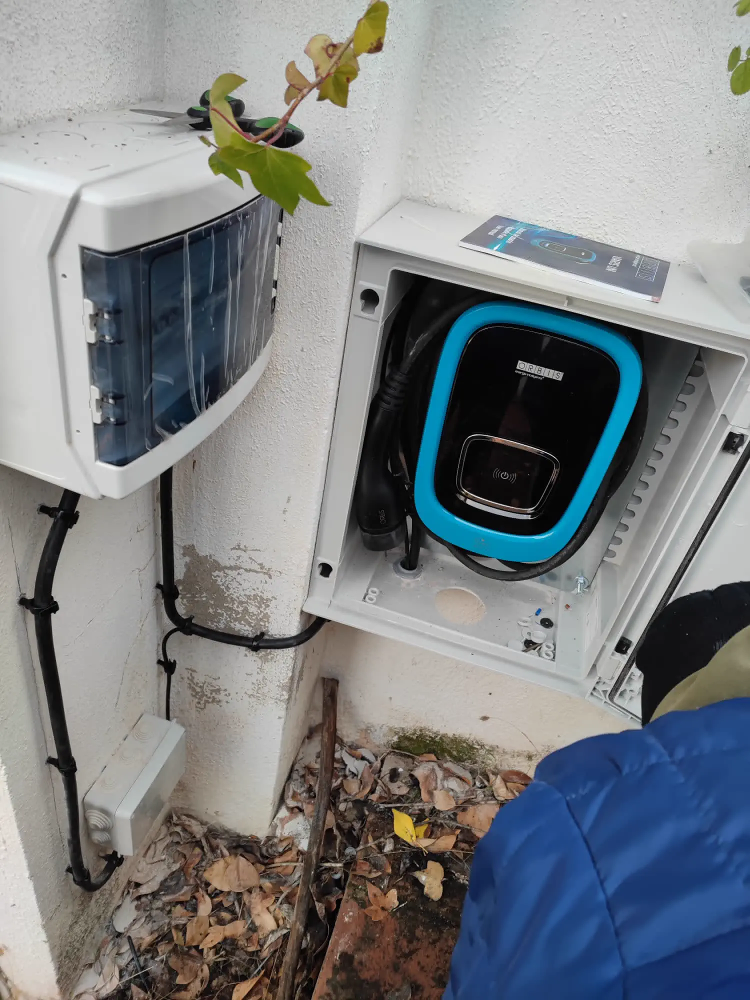 Cargador Orbis de 7,4 kW realizado por Greenvoltio en Granada provincia